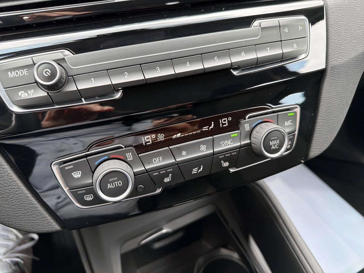 BMW X1 SDRIVE18D A Navi El. Heckklappe Mehrzonenklim foto 12