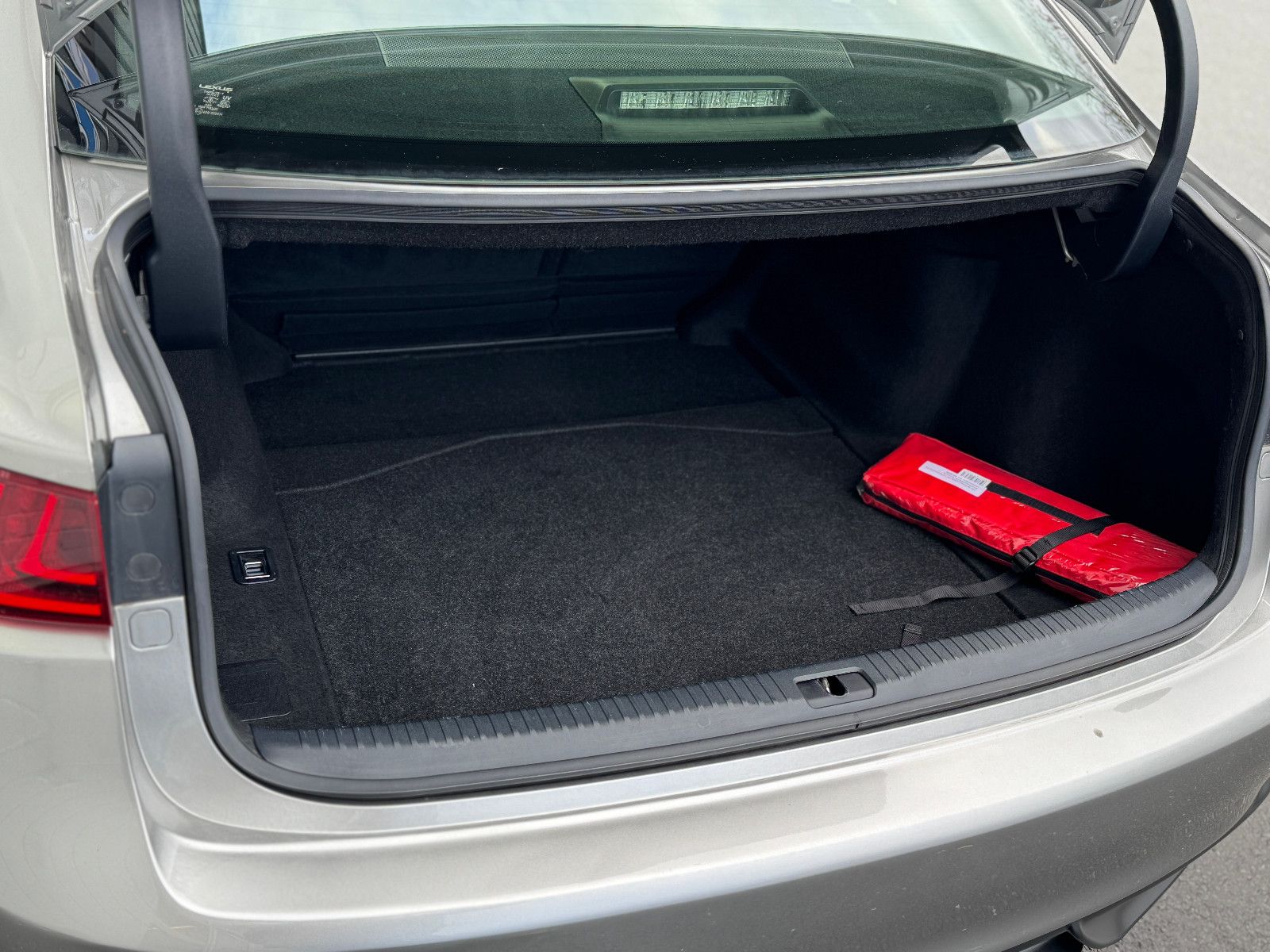 Fahrzeugabbildung Lexus IS 300h Vollhybrid Leder Kamera Navi