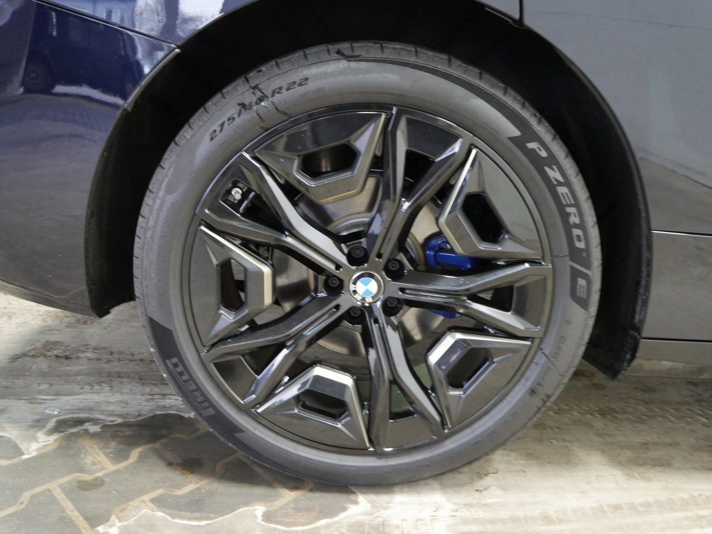 Fahrzeugeinzelansicht 18 Fahrzeugabbildung BMW iX xDrive60 |M Sportpaket| B&W| Panorama-Glasdac