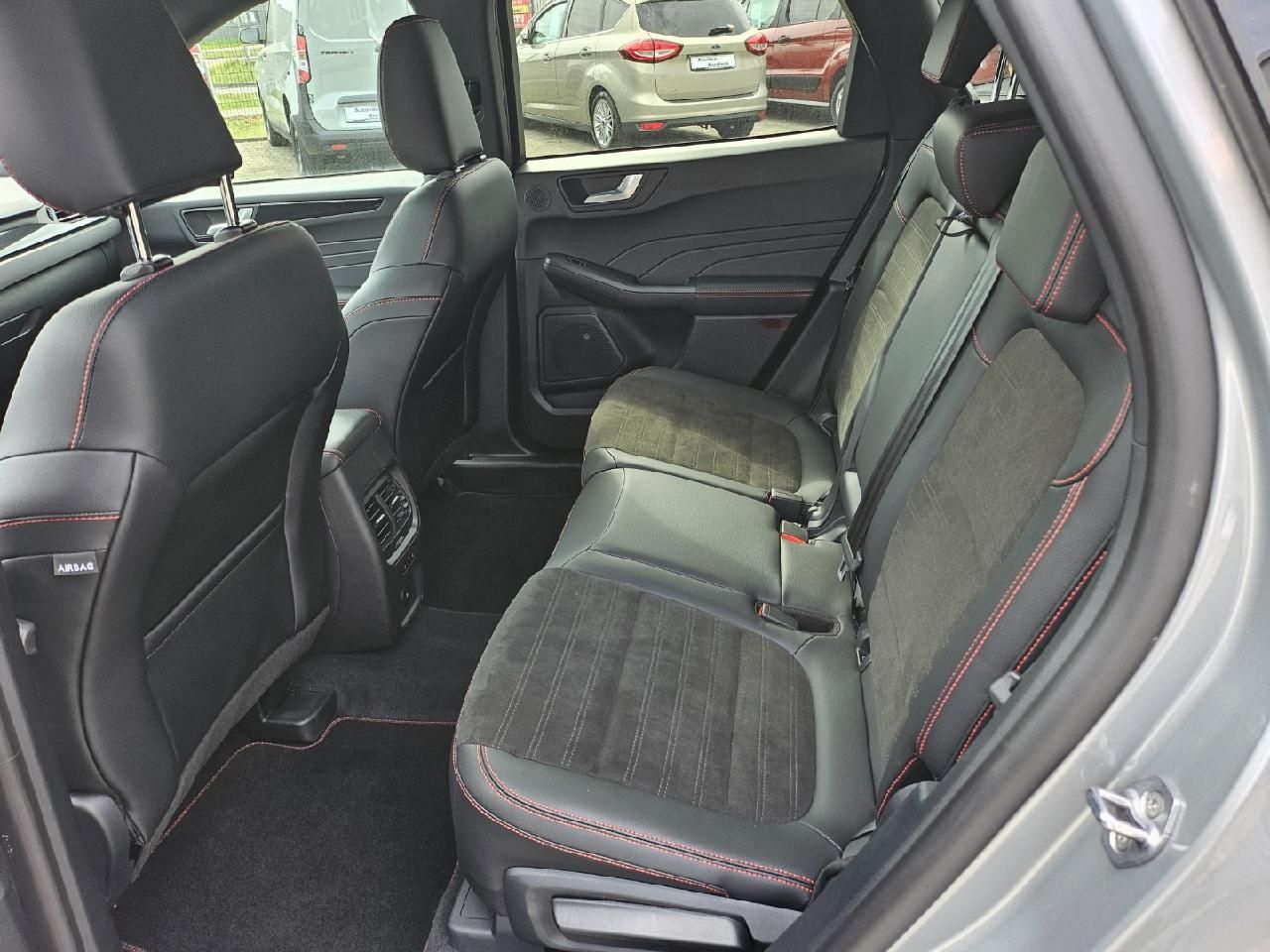 Fahrzeugabbildung Ford Kuga Plug-In Hybrid Navi, Winterpaket