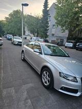 Audi A4 B8 - Audi A4 aus 2010 mit Diesel-Antrieb: Limousine