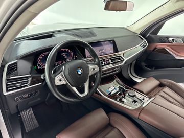 Fahrzeugabbildung BMW X7 xDrive 30d Massage DisplKey SoftCl Laser Voll