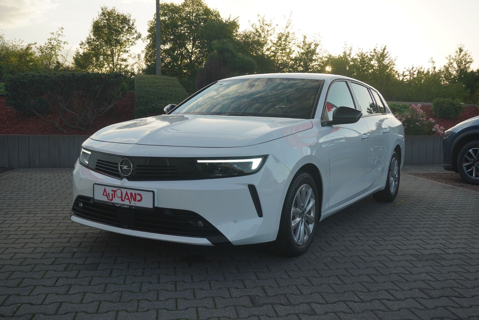 Opel Astra L Sports Tourer 1.2 Edition LED Klimaaut. imagem 2