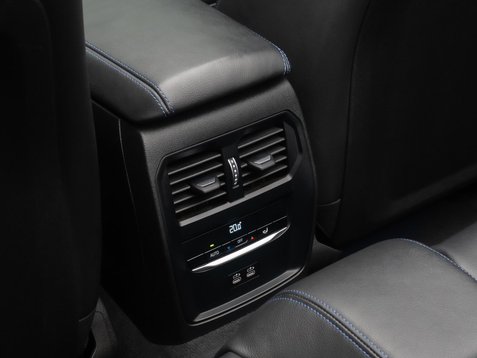 Fahrzeugabbildung BMW M440i Cabrio DAB H/K CockPitPro AHK Alarm 18Zoll