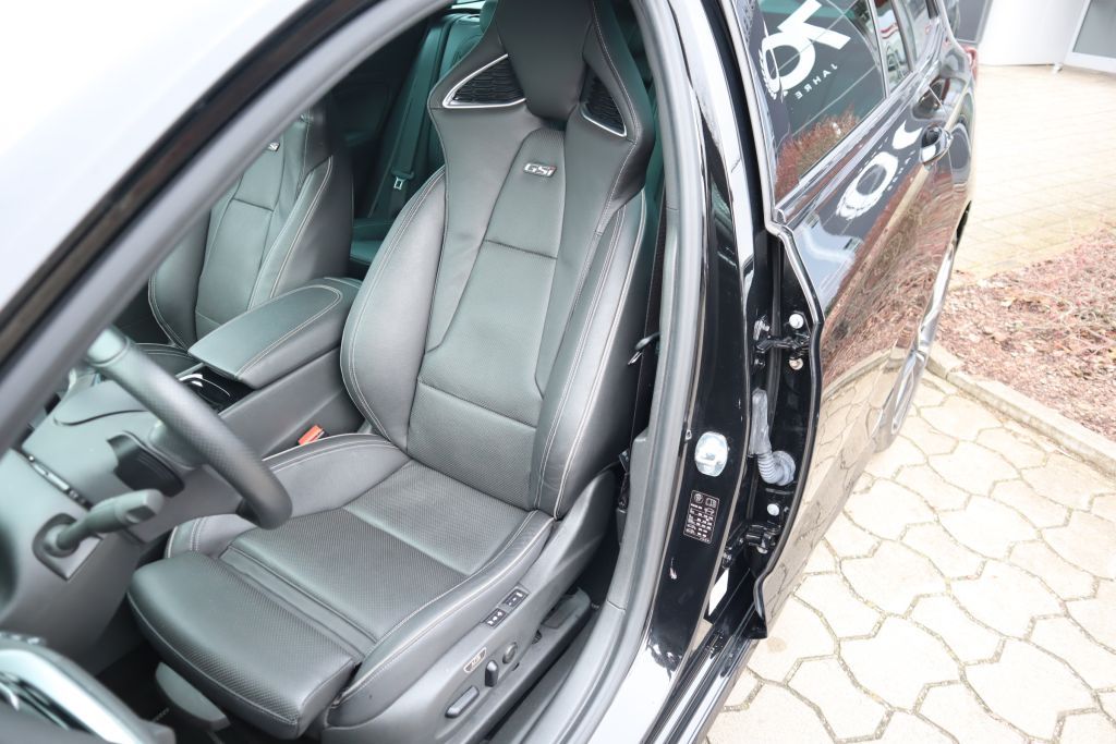 Fahrzeugabbildung Opel Insignia ST GSi 2.0 Turbo+Panorama+HUD+Leder+
