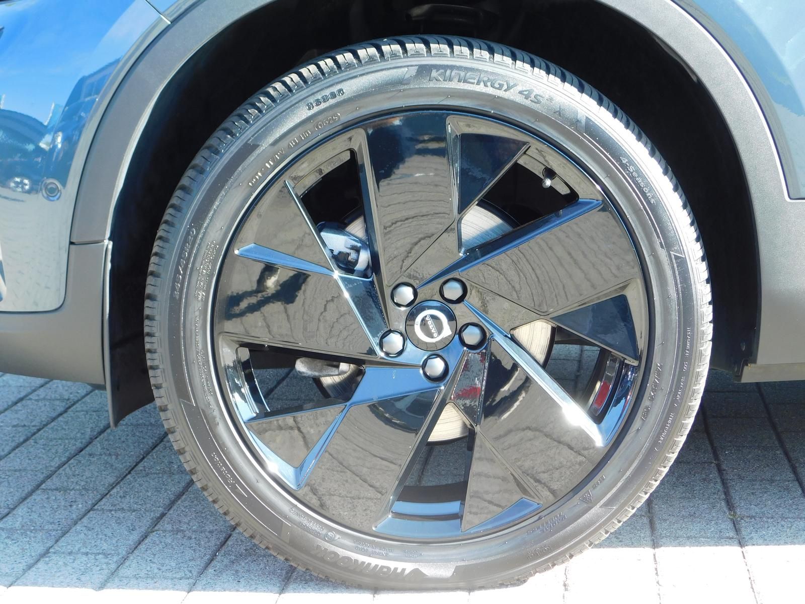 Fahrzeugabbildung Volvo XC40 B3 Plus Black-Editon