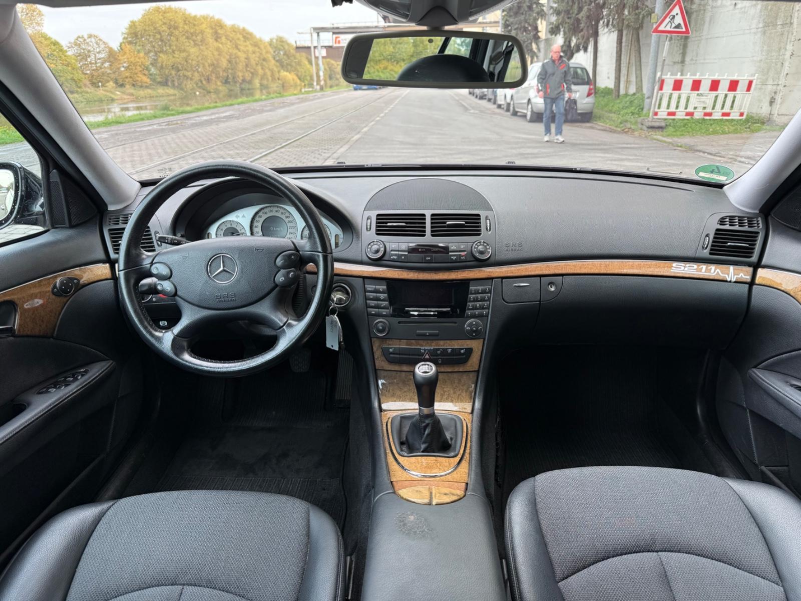 Mercedes-Benz E200 2008 — photo 13