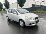 Chevrolet Aveo Schrägheck LT,Automatik,1.Hand - silberne Chevrolet Aveo