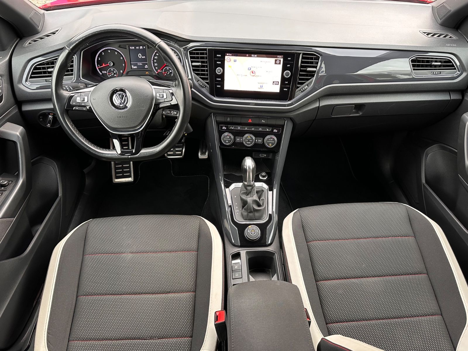 Fahrzeugabbildung Volkswagen T-Roc Sport 2.0 TSI 4Motion DSG LED/ACC/PDC/SHZ
