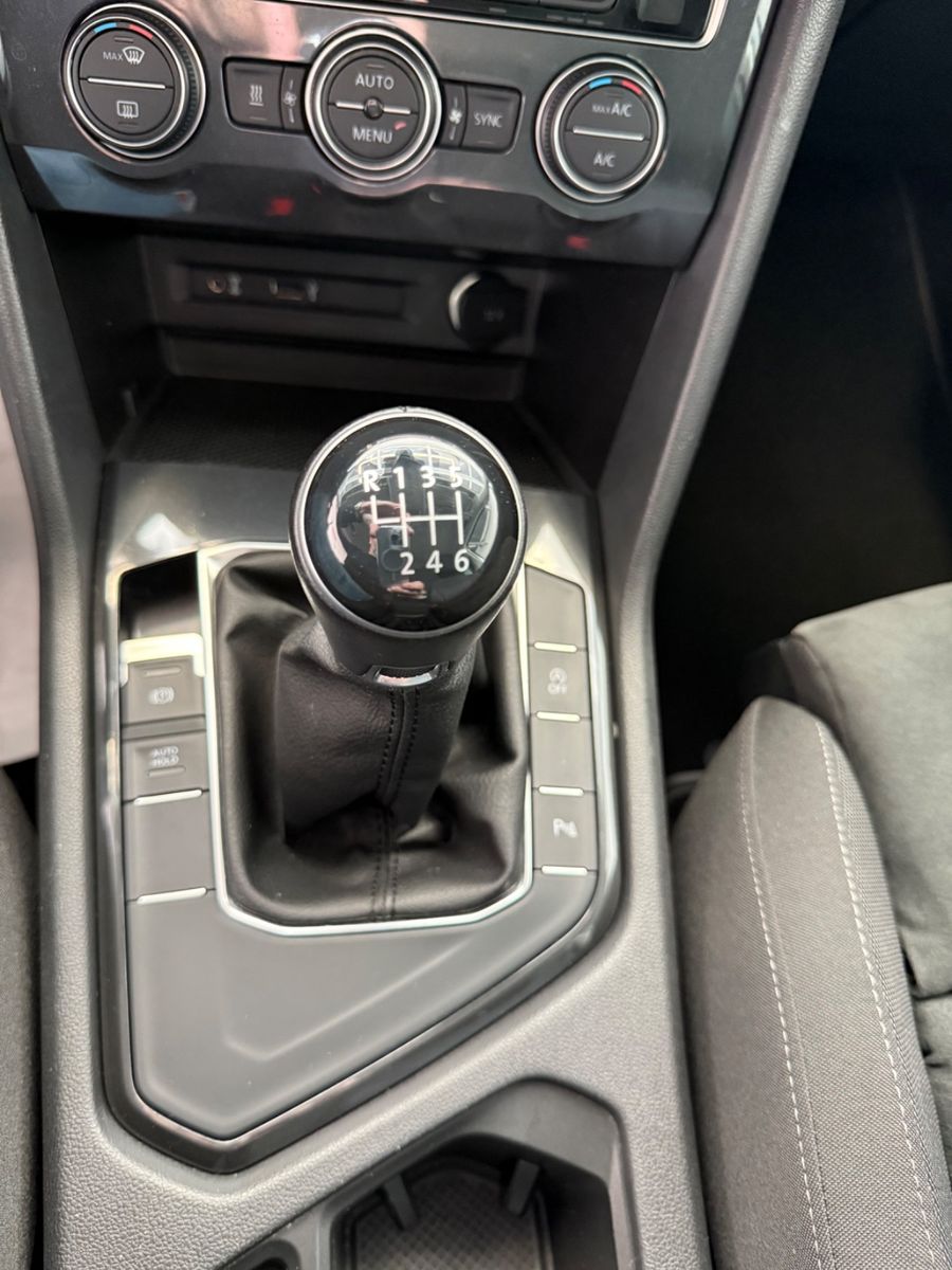 Fahrzeugabbildung Volkswagen Tiguan Comfortline Standheizung, Allwetterreifen