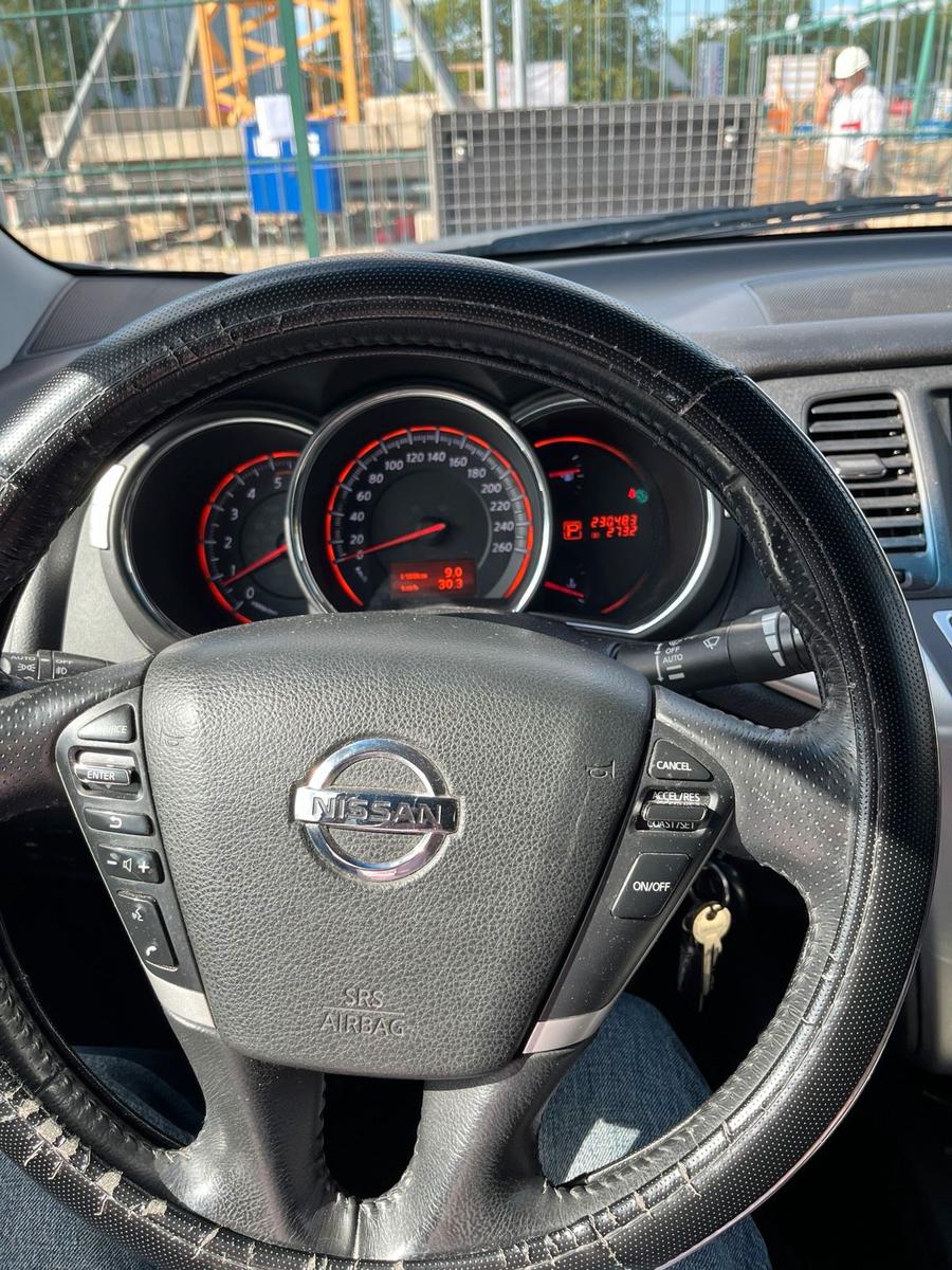 Nissan Murano 2011 — салон