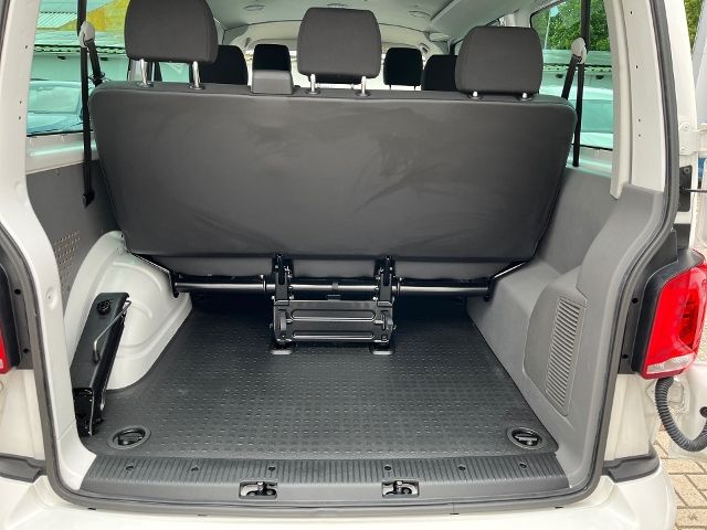 Fahrzeugabbildung Volkswagen T6.1 Transporter Kombi 2.0 TDI 8 SITZE LED PDC M