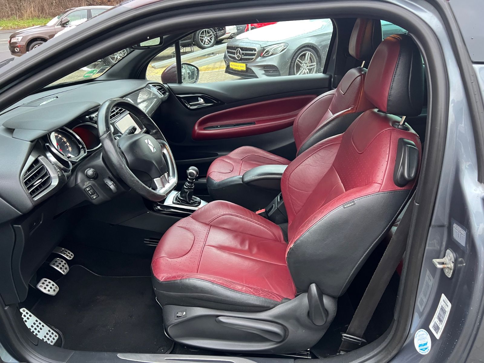Fahrzeugabbildung Citroën DS3 SportChic *BI-COLOUR* Citroen Racing Sport *