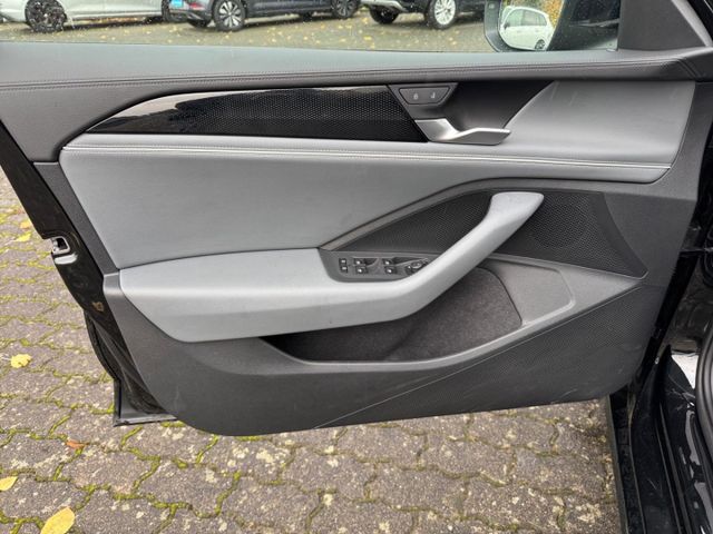 Passat Variant Business 1,5 l eTSI DSG LED Navi 