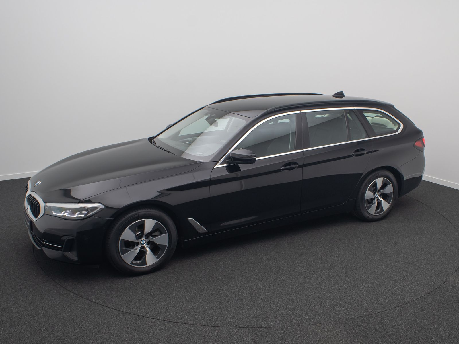 Fahrzeugabbildung BMW 520d Alarm DAB HUD Kamera 4xKlima Leder Komfort