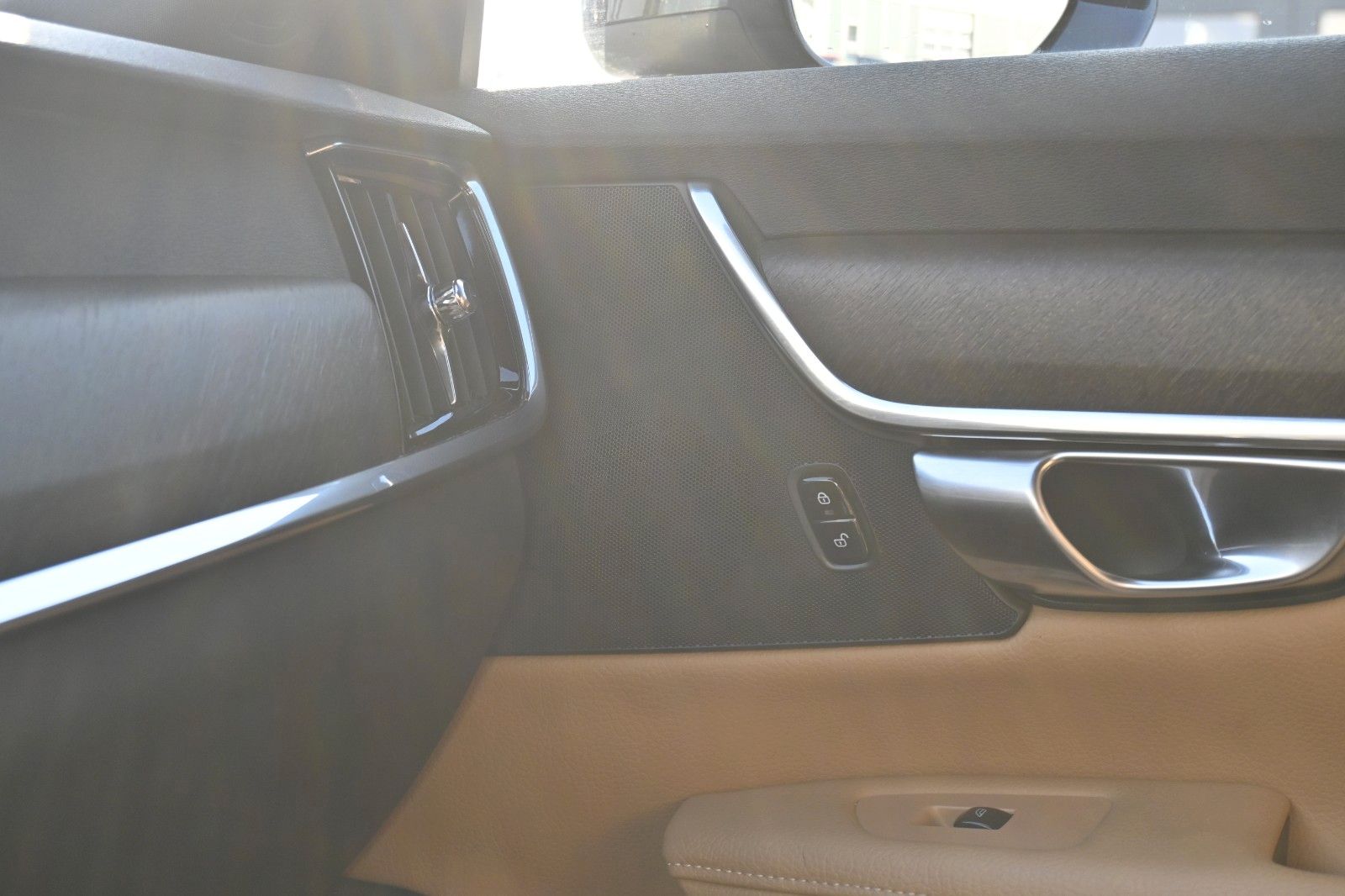 Fahrzeugabbildung Volvo V90 CC D4 AWD*STHZ*MIetkauf möglich