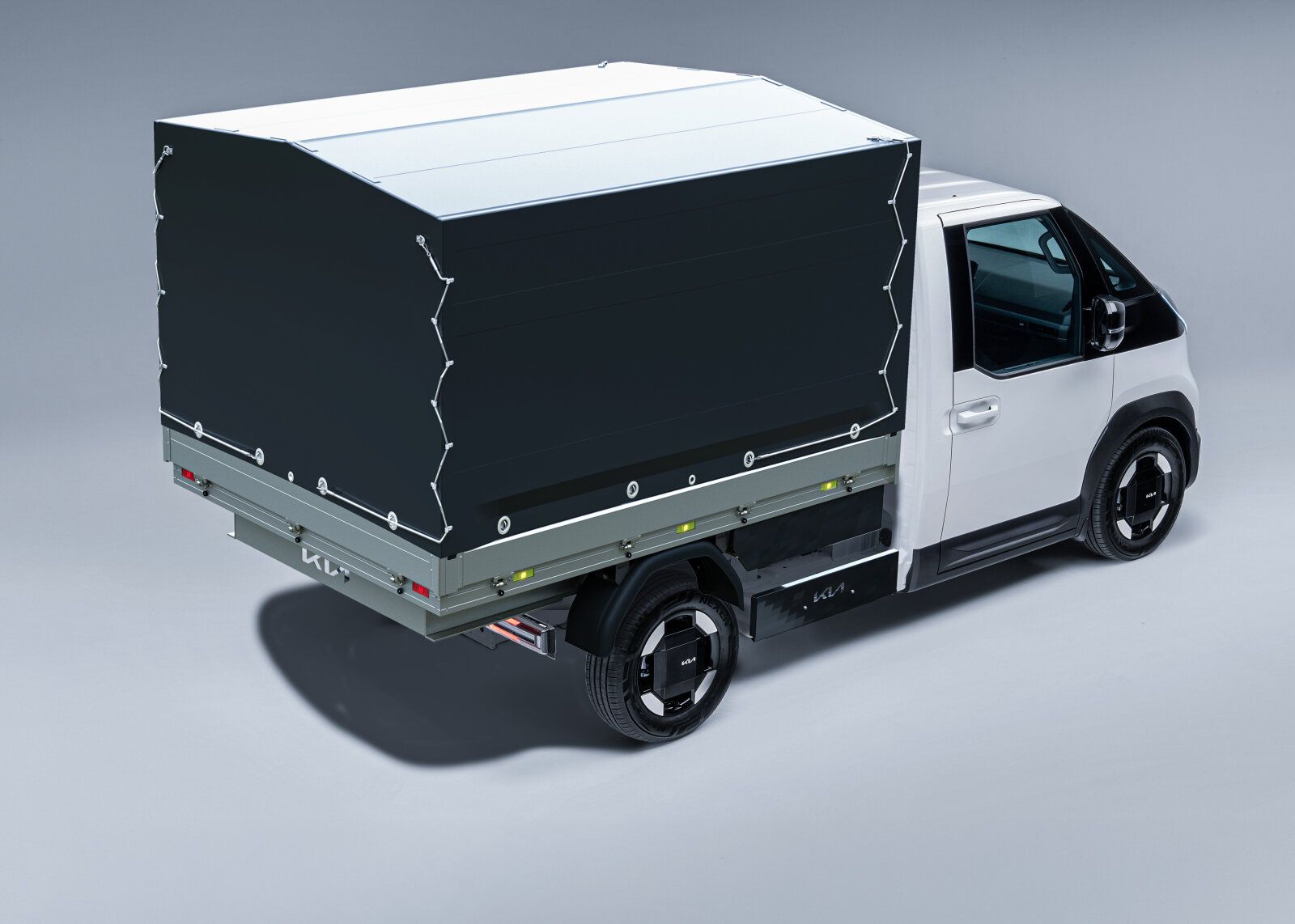 Fahrzeugabbildung Kia PV5 Chassis Cab Pritsche und Plane