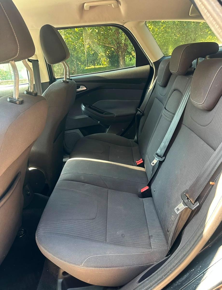 Ford Focus 2011 — photo 12