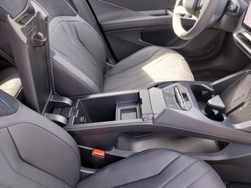 2026 BMW IX3 缩略图 14
