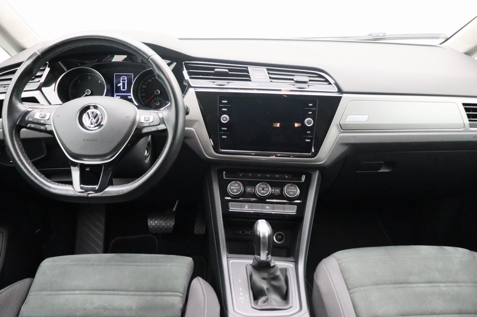 Fahrzeugabbildung Volkswagen Touran Comfortline ACC DSG AHK Massage