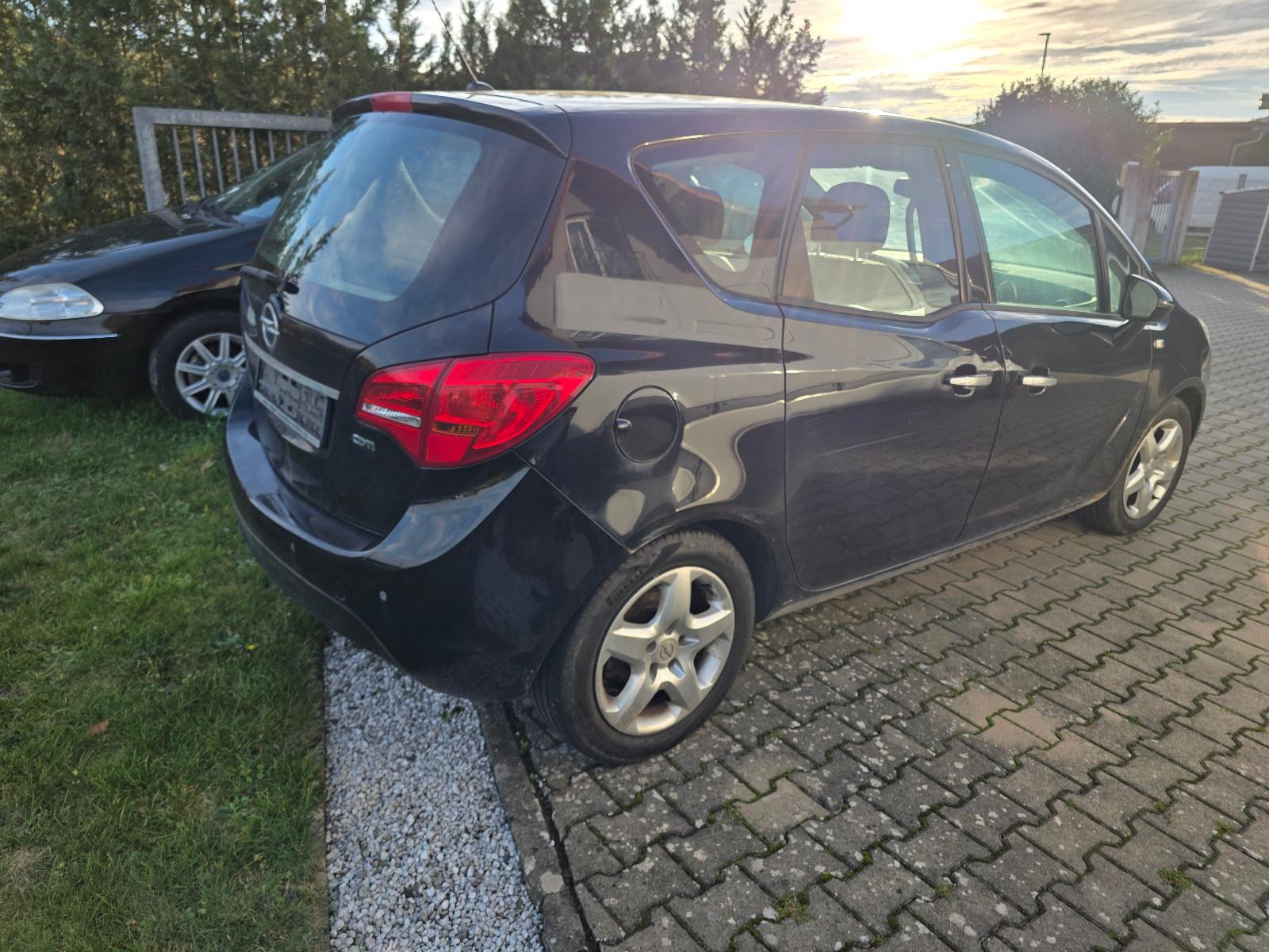 Opel Meriva 2011 — interior