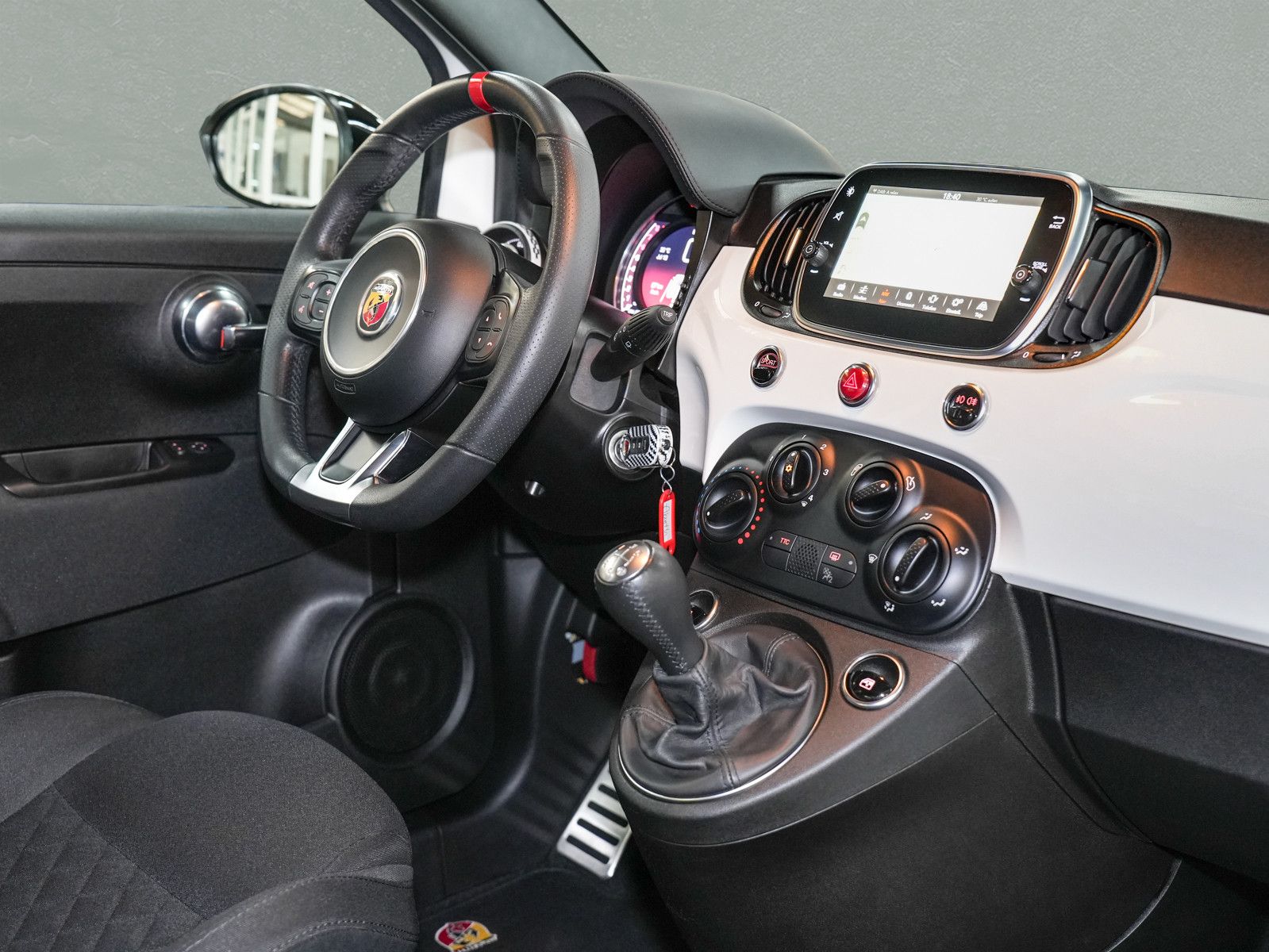 Fahrzeugabbildung Abarth 500 / 595 - UConnect|DesignSet|MirrorLink|17Zoll