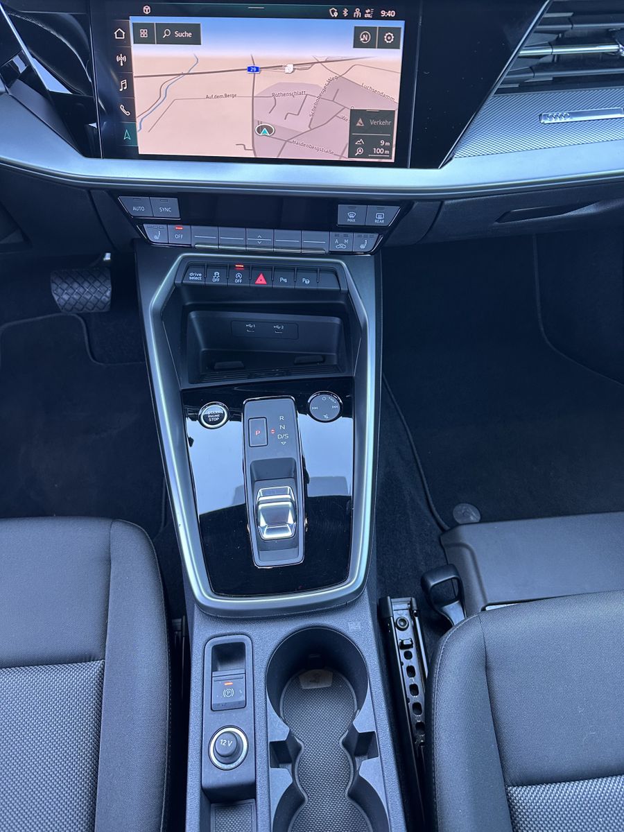 Fahrzeugabbildung Audi A3 Sportback 35 TFSI S-Line LED+SHZ+PLA+18ZO+1HD
