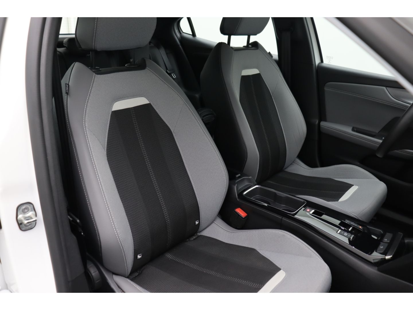 Fahrzeugabbildung Opel Mokka-e Elegance Totwinkelass Digi Cockpit Kamer