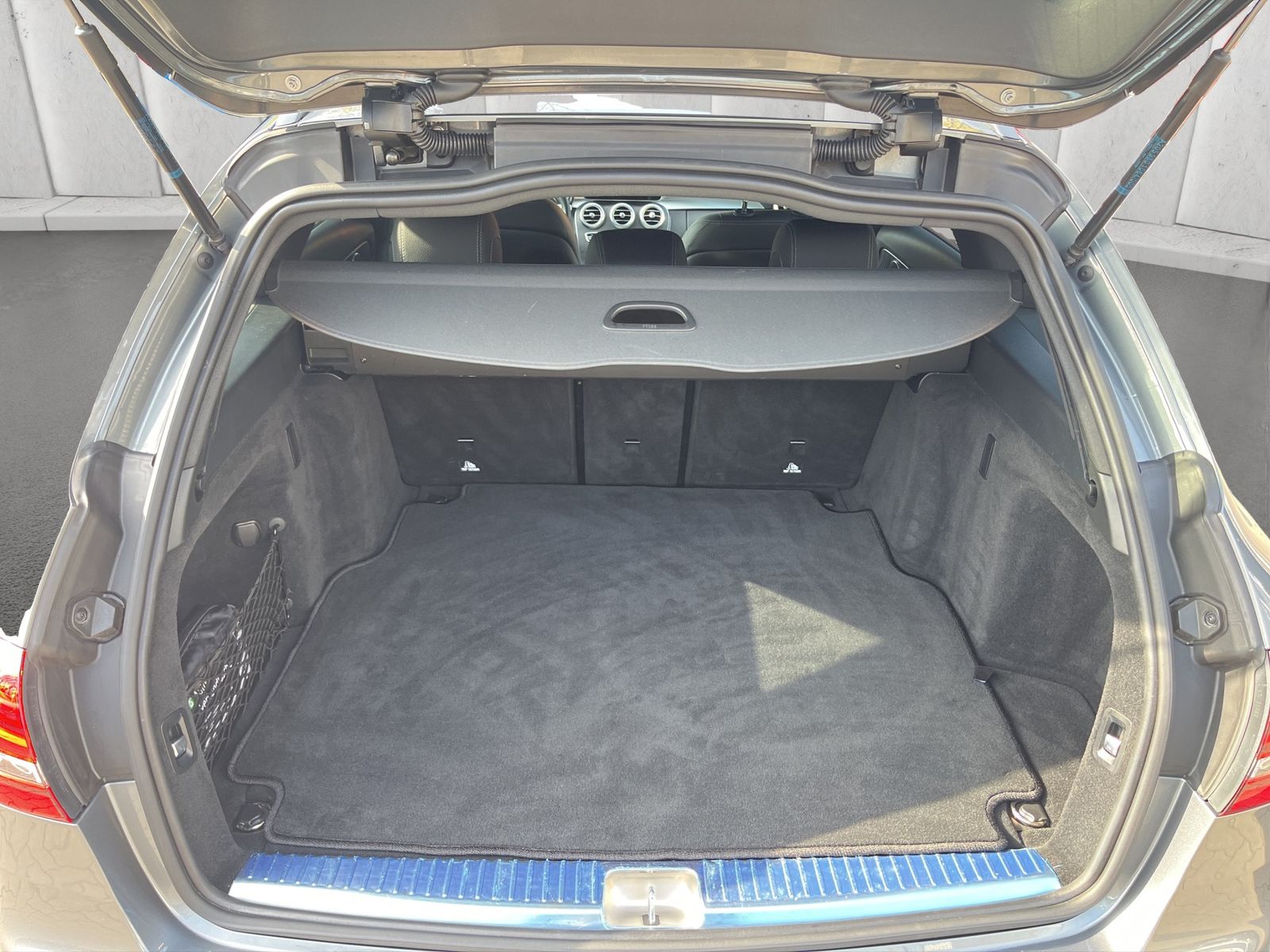 Fahrzeugabbildung Mercedes-Benz C 300 T*Night-Paket*LED*360°-Cam*SHZ*