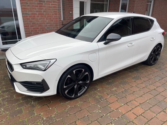 Cupra Leon VZ e-Hybrid 8 180 KW  DSG Navi  LED Kamera