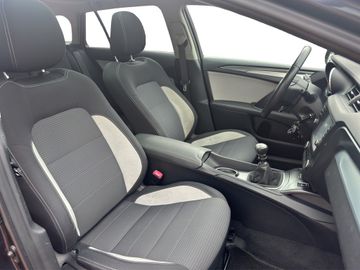 Toyota Avensis - 12