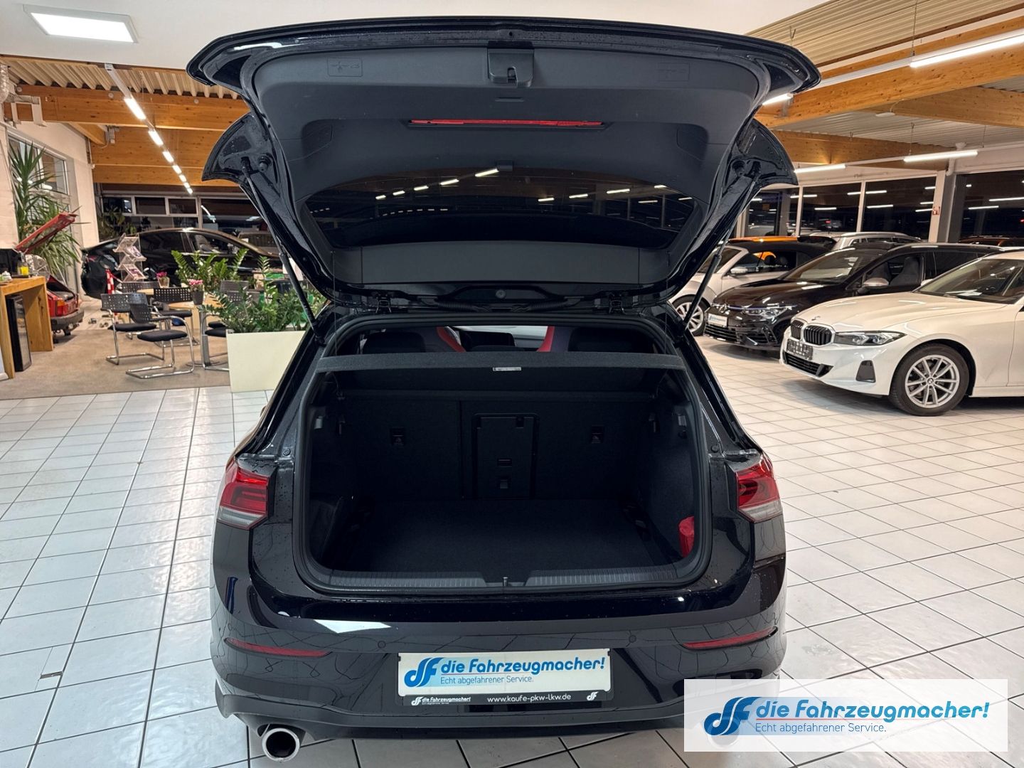 Fahrzeugabbildung Volkswagen Golf VIII GTI Navi Digitales Cockpit LED Sperrdi