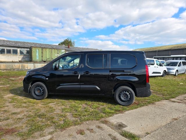 Fahrzeugabbildung Fiat Doblò 4 Kombi XL Rollstuhlgerecht Rollstuhlrampe