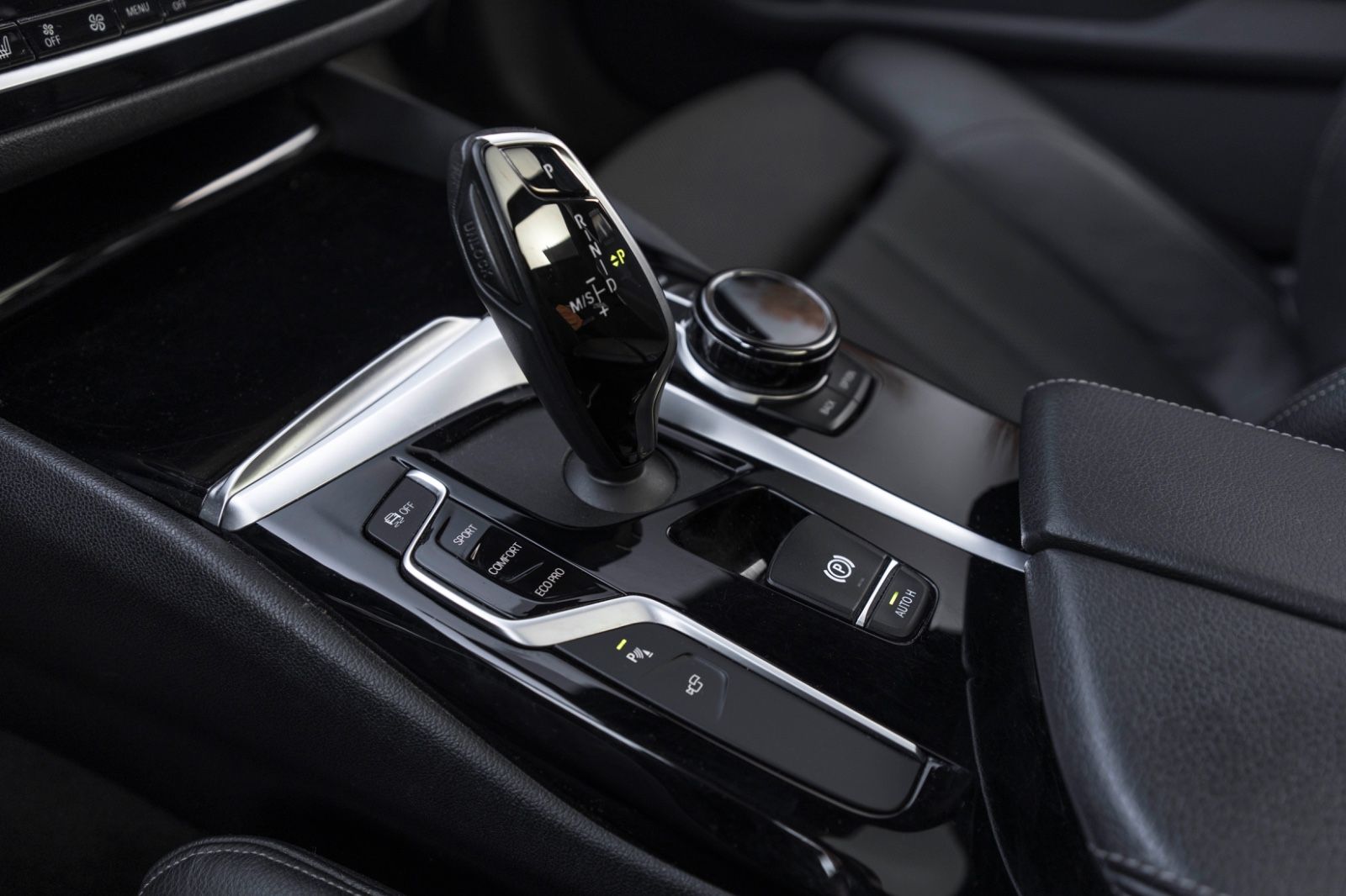 Fahrzeugabbildung BMW 520d xDrive SPORT SHADOW ACC LED H&K 360° TOTW