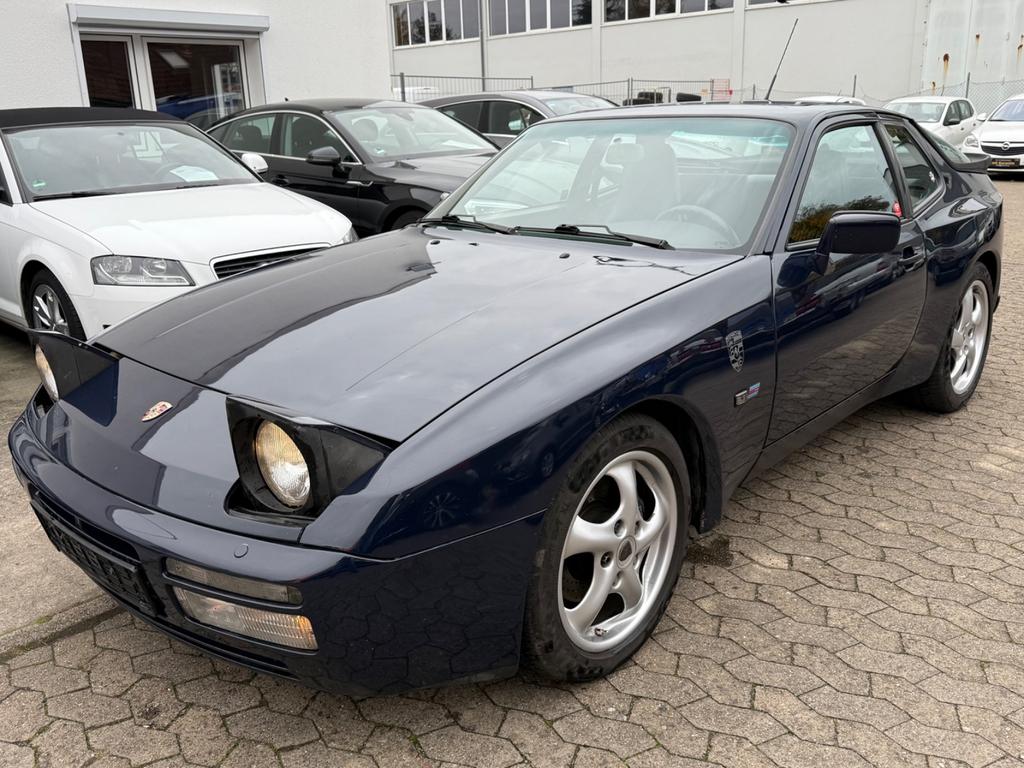 Porsche 944