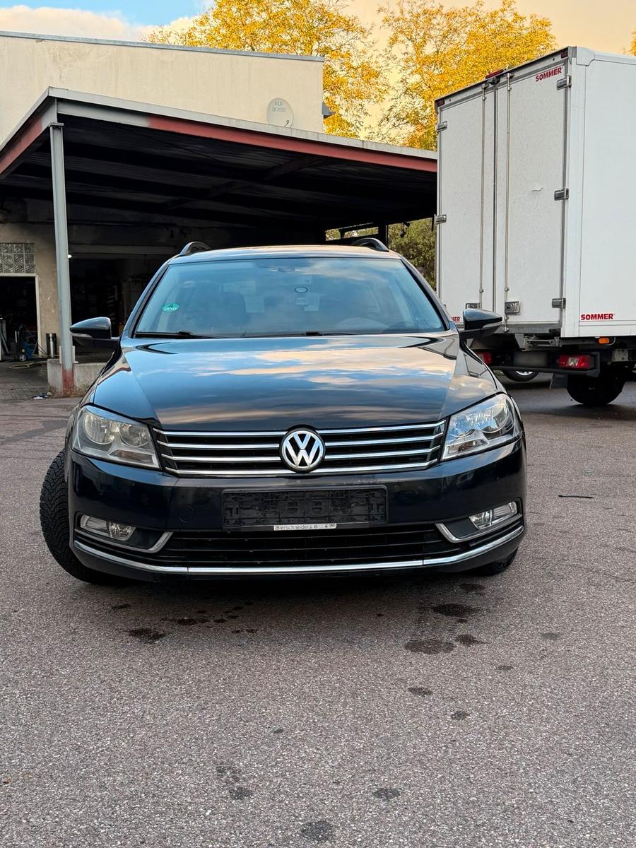 Volkswagen Passat 2014 — rear view