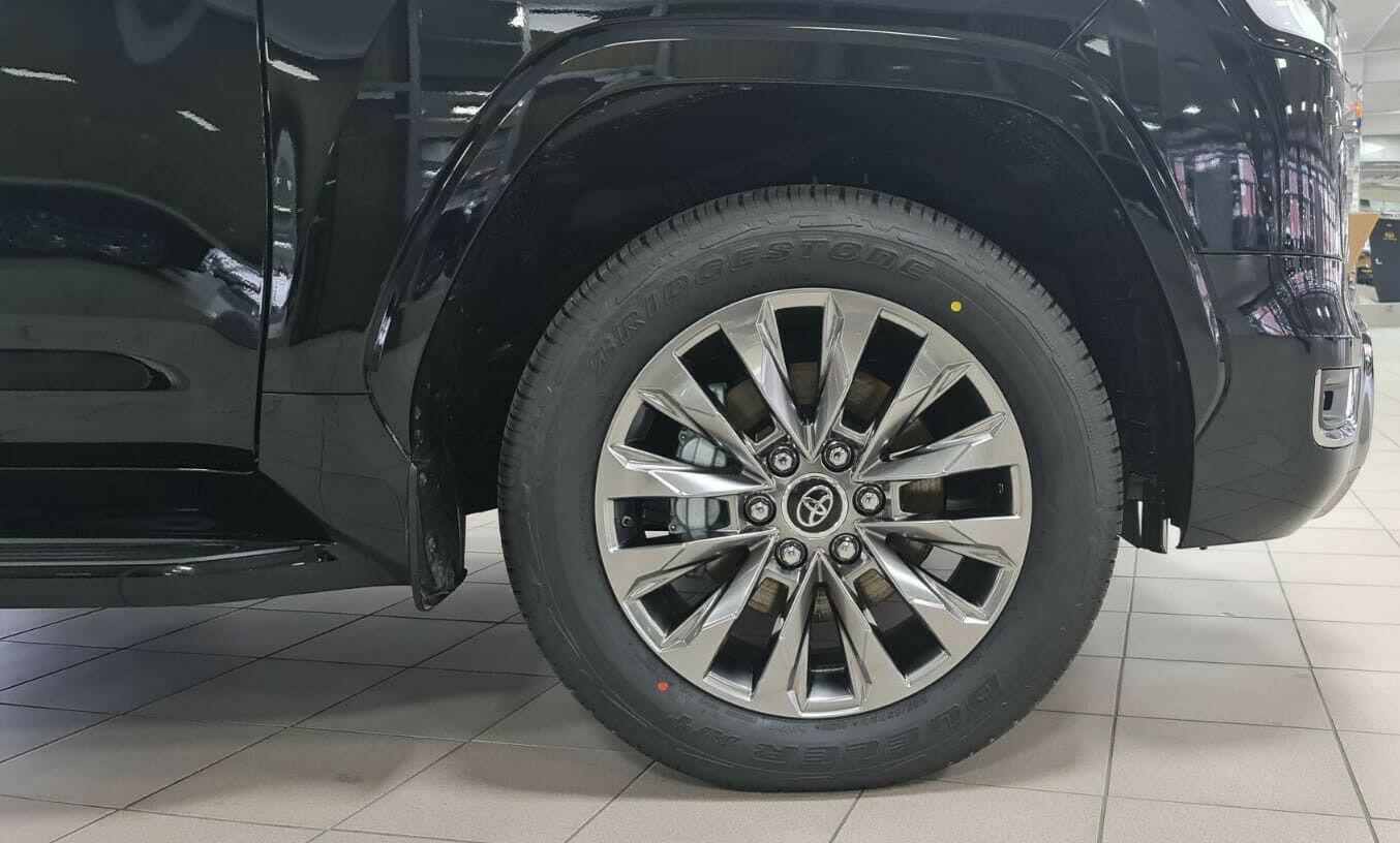 Toyota LC300*70thANV+NEU+EUreg+VOLL+360cam+HUD+RearTV