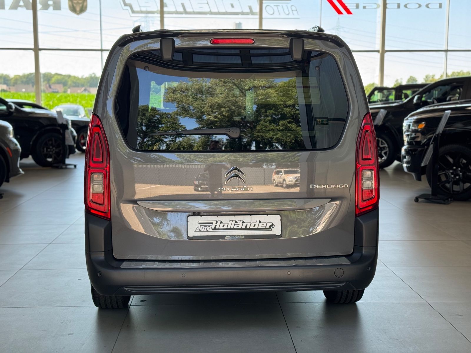 Fahrzeugabbildung Citroën Berlingo 1.5 BlueHDi 130 FAP Shine XL "Camping"