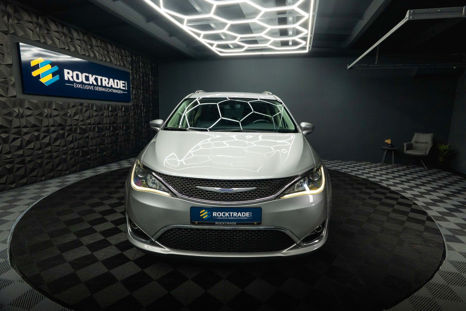 Fahrzeugabbildung Chrysler Pacifica 3.6 V6 Touring L *7 Sitze*LED*Kamera*