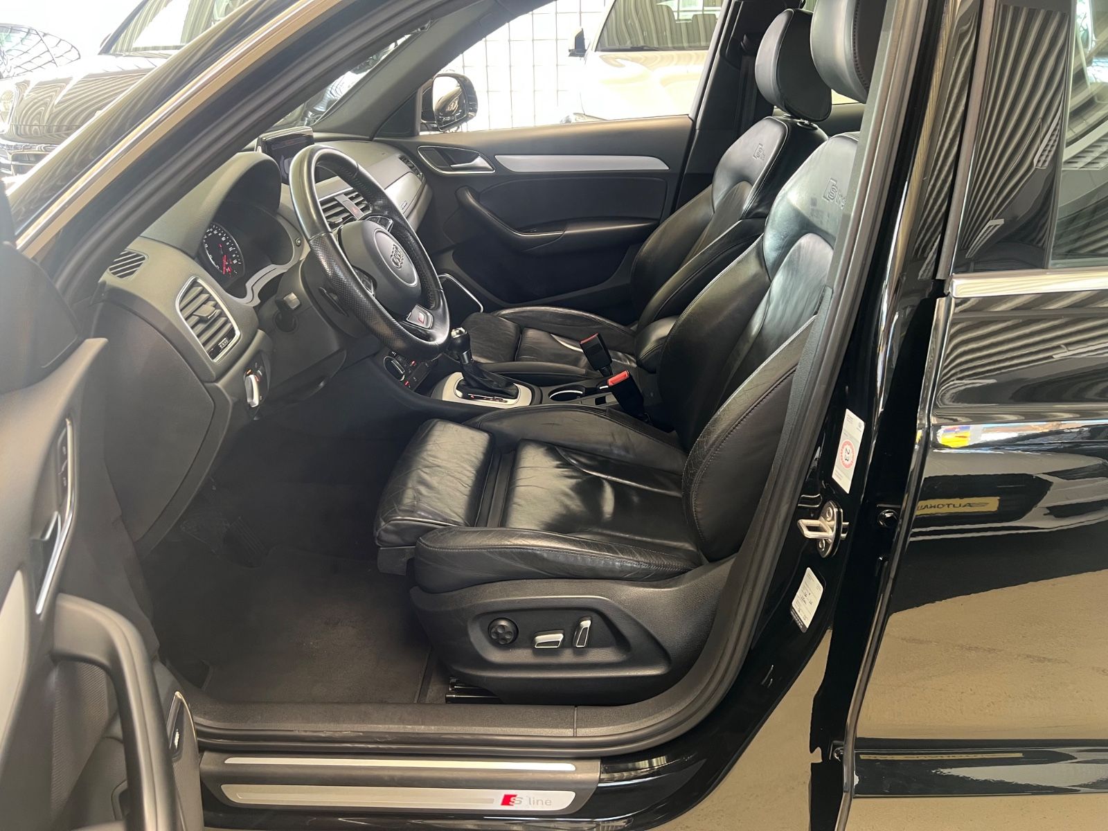 Fahrzeugabbildung Audi Q3 sport S line quattro