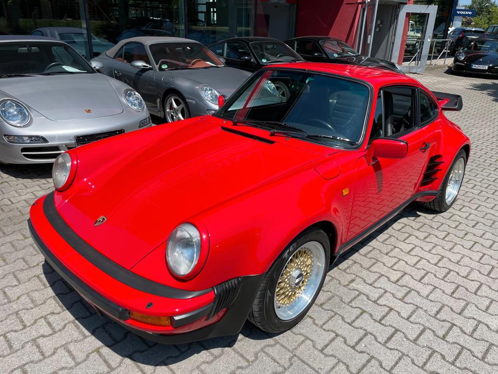 Porsche 930
