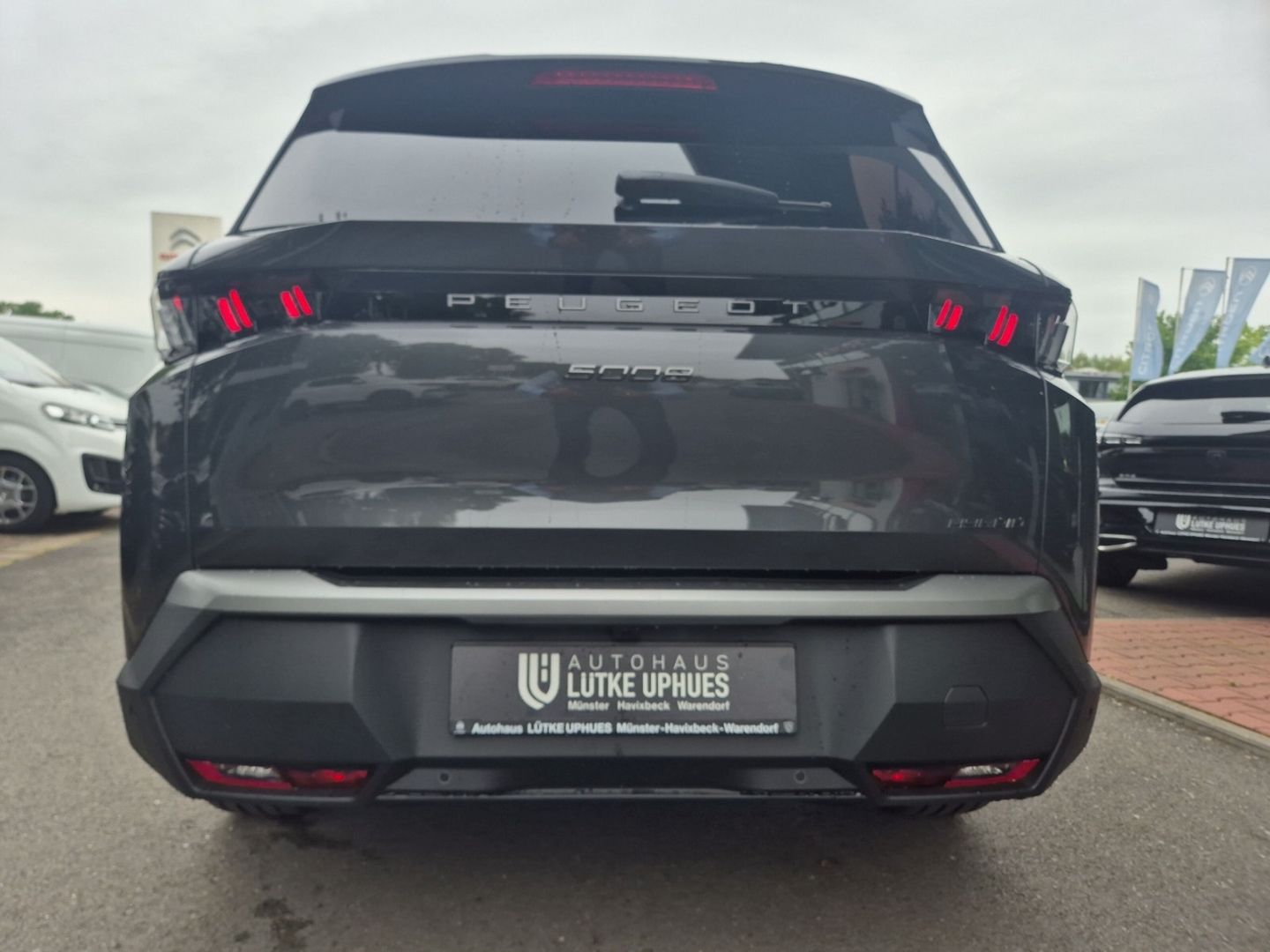 Fahrzeugabbildung Peugeot 5008 Allure HYBRID 145 e-DSC6 Navi LED CarPlay