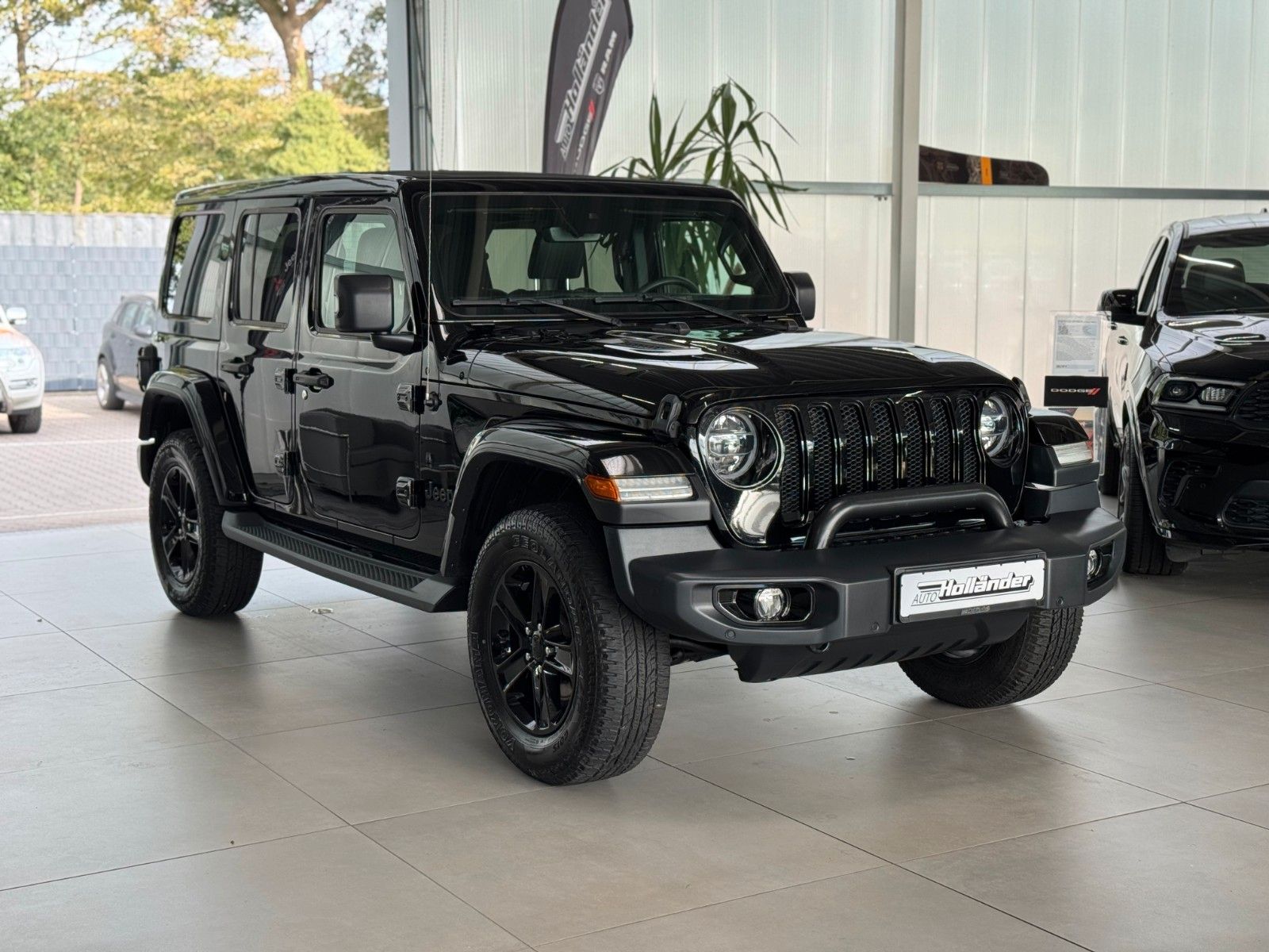 Fahrzeugabbildung Jeep Wrangler Unlimited 2.0 T-GDI Night Eagle Sky One