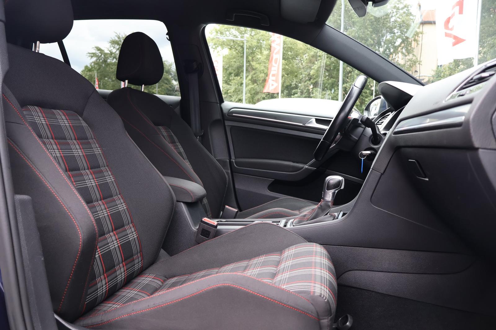 Volkswagen Golf VII 2.0 TSI DSG GTI PERF. LED NAVI VC