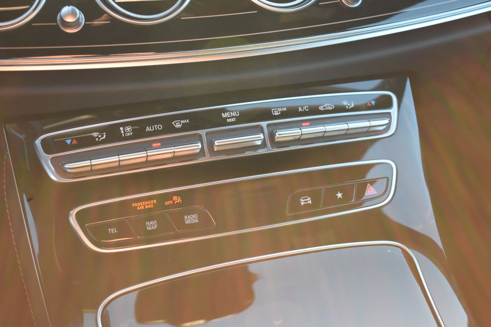 Fahrzeugabbildung Mercedes-Benz E 400d  Lim. 4Matic designo Multibeam AMG Line