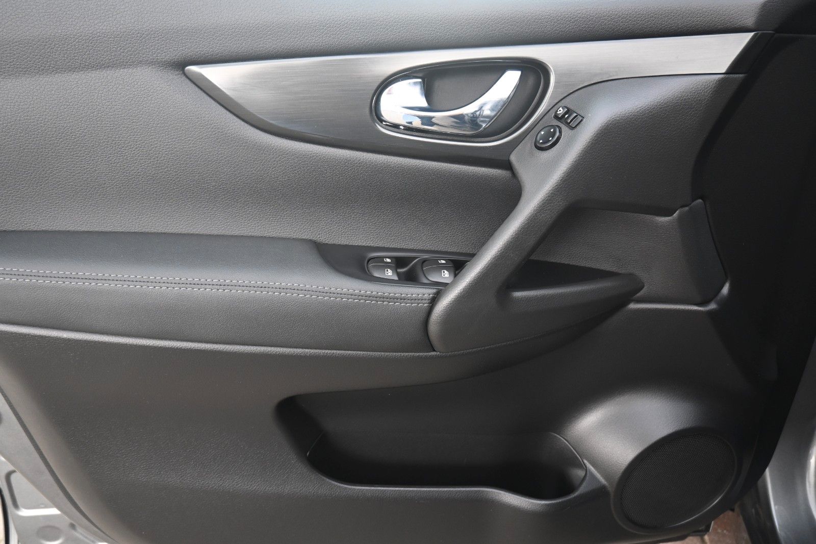 Fahrzeugabbildung Nissan Qashqai 1.3 DIG-T N-Tec*LED*DAB*360