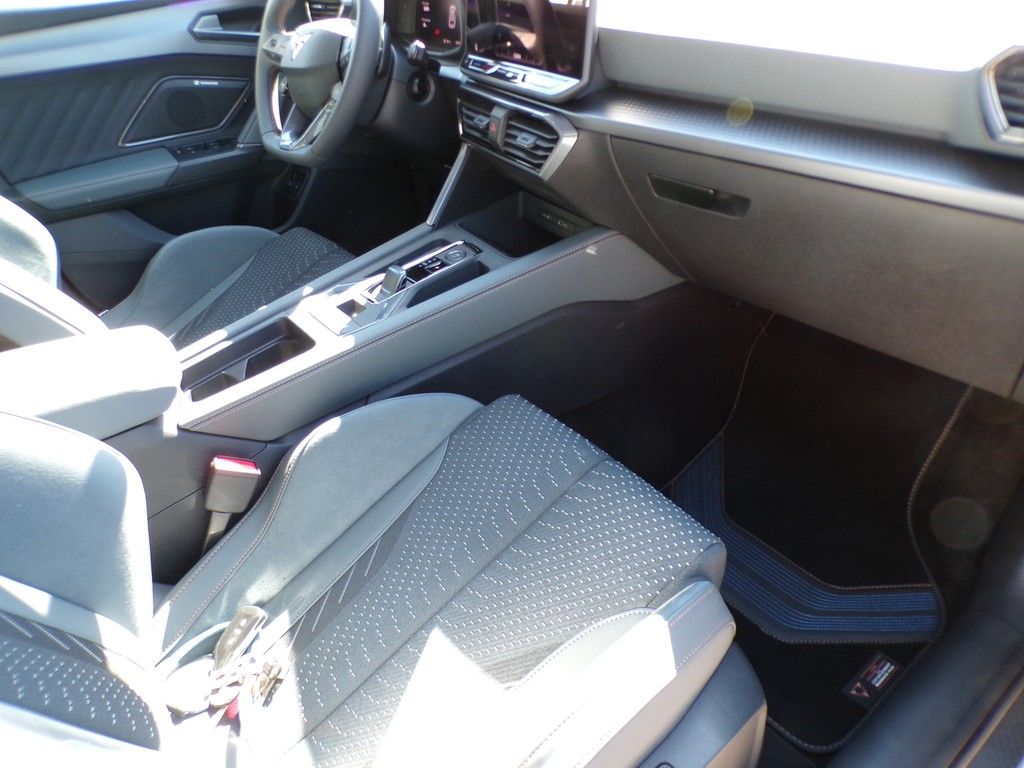 Fahrzeugabbildung CUPRA Leon Sportstourer VZ 1.5 eHybrid DSG Extreme