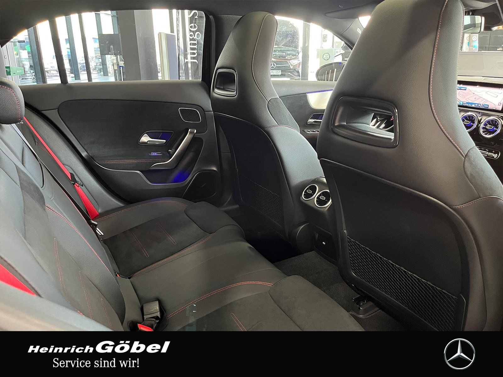 Fahrzeugabbildung Mercedes-Benz A 35 4M PANO+HUD+BURMESTER+NIGHT+360°+MEMORY