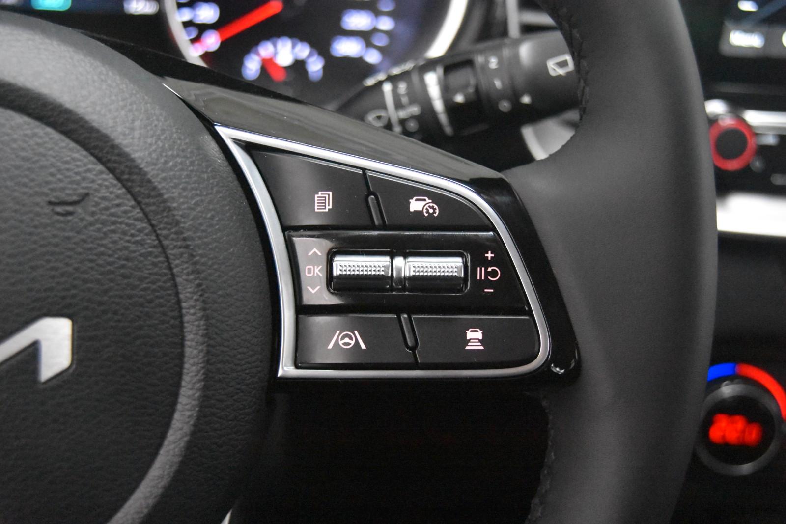 Kia Ceed SW Ultimate Edition DCT Navi Kamera SCC