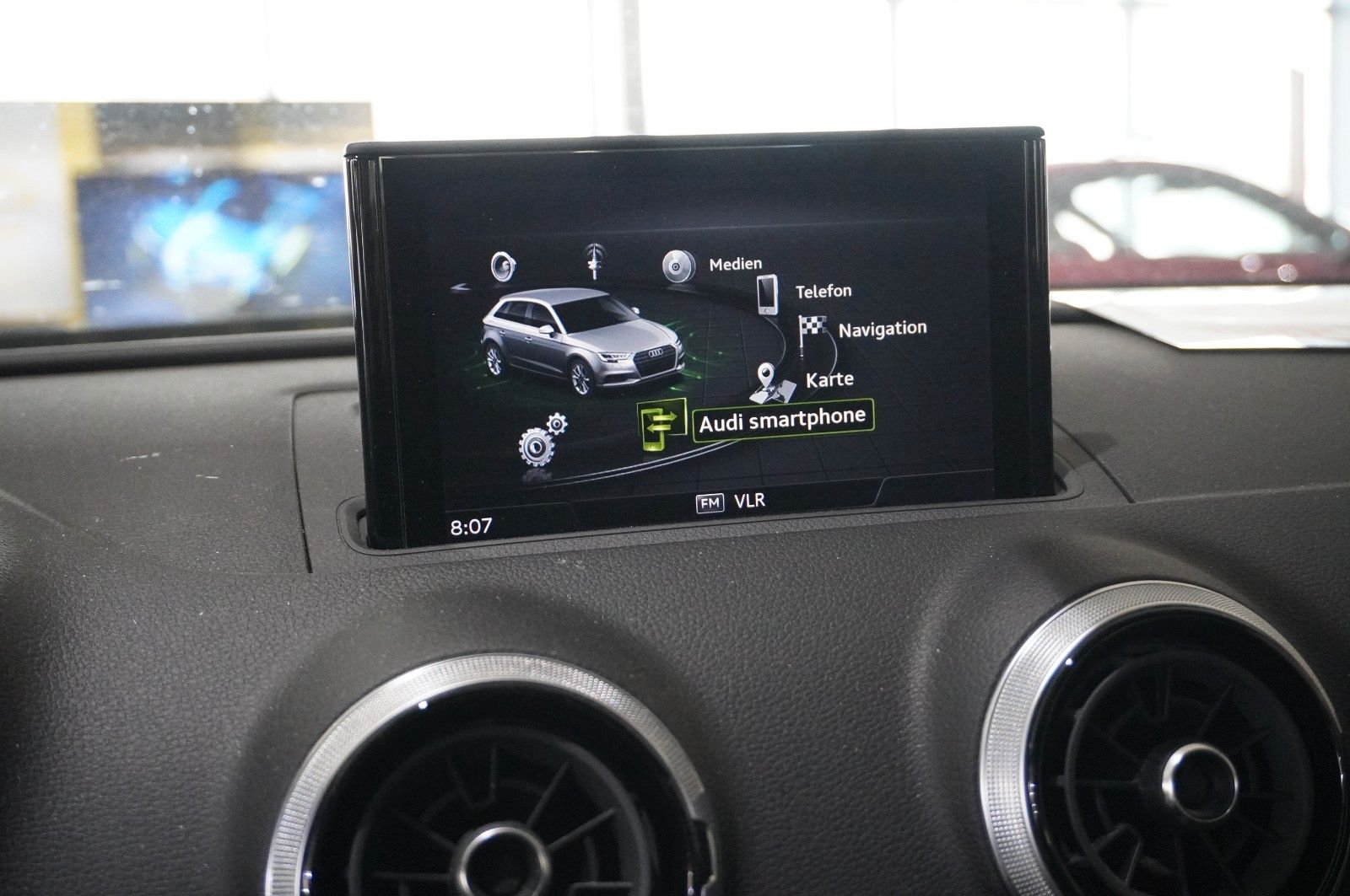 Fahrzeugabbildung Audi A3 Sportback 30 TDI S-LINE NAVI/LED/SH/SPORT/PDC